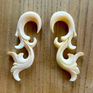 Carved horn 0g hanger pair earrings